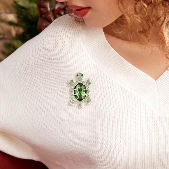 Green Turtle Crystal Brooch - Picture 9 of 9